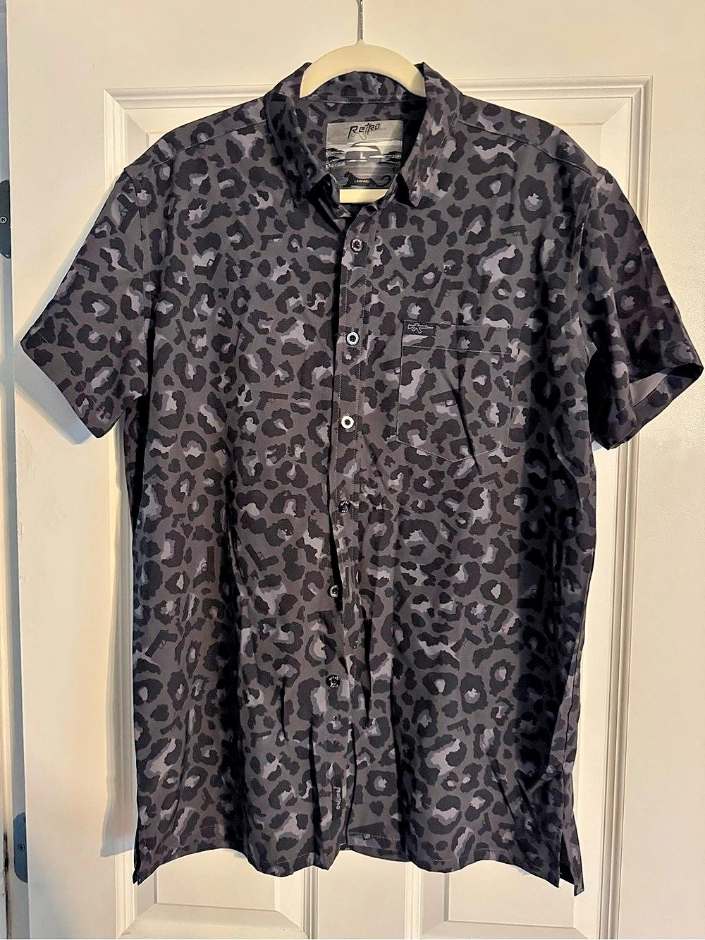 Retro Rifle Men's Leopard Animal Print Shirt Size Large Like New